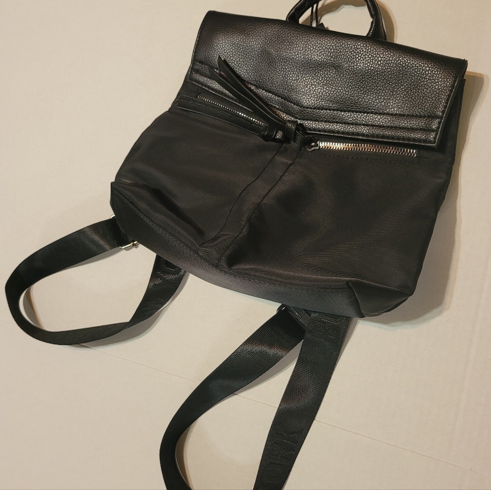 Backpack - Picture 3 of 8